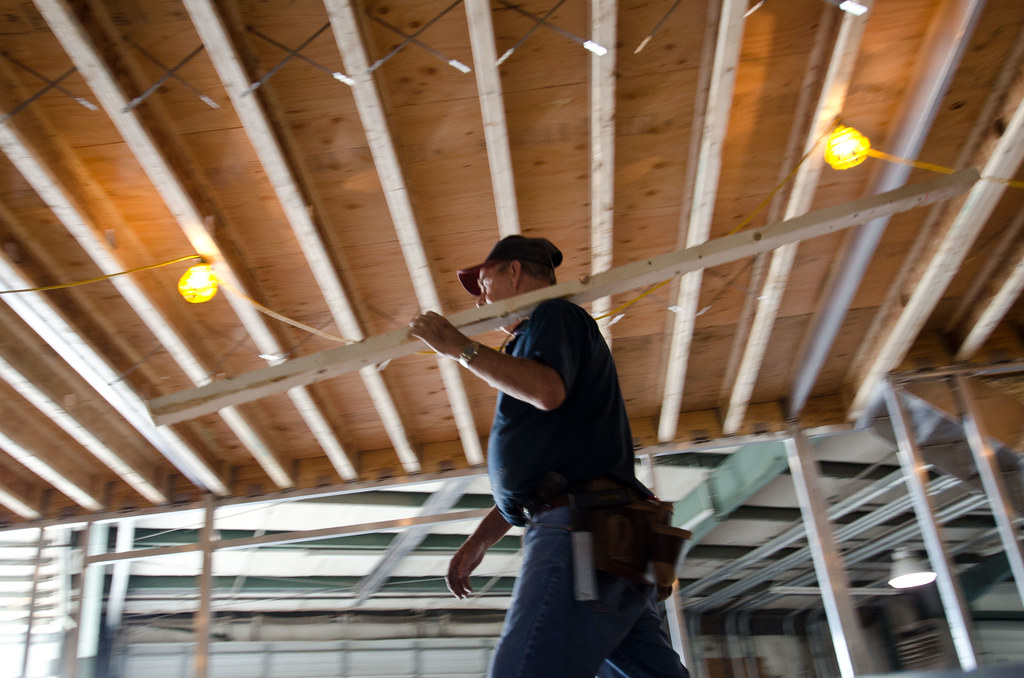 Trabajador de la madera en su taller