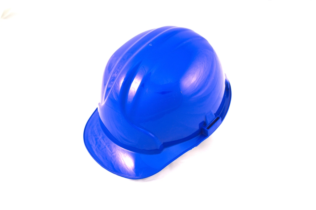 Casco de obra nuevo listo para estrenar