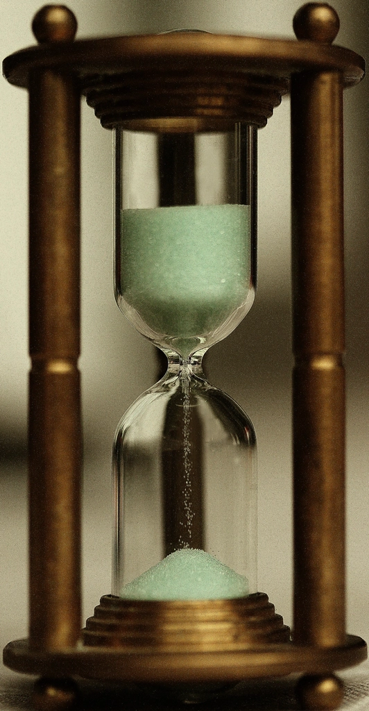 Reloj de arena midiendo las horas de trabajo